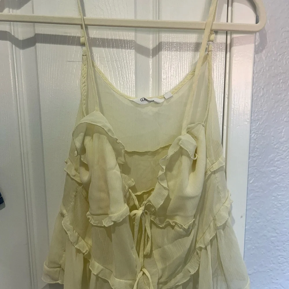 Chic off white Ruffled Top - Picture 2 of 3